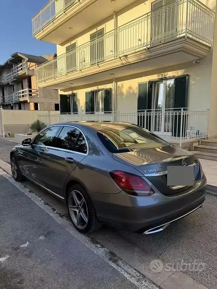 Usata Mercedes C180 122 CV (89 kW) 2019 Grigio Berlina