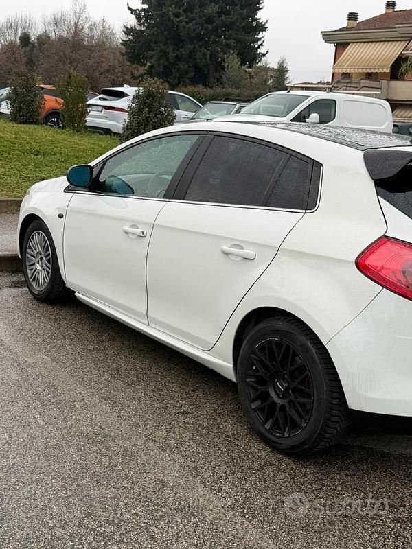 Usata Fiat Bravo 105 CV (77 kW) 2012 Bianco Utilitaria