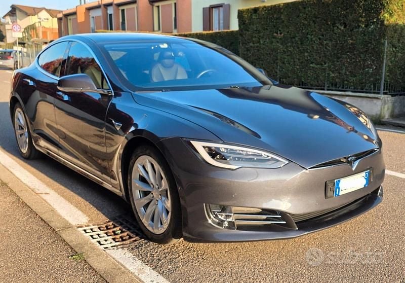Grigio Usata 2020 Tesla Model S Due volumi | 37.000 € (Buon prezzo) - Immagine 1/4