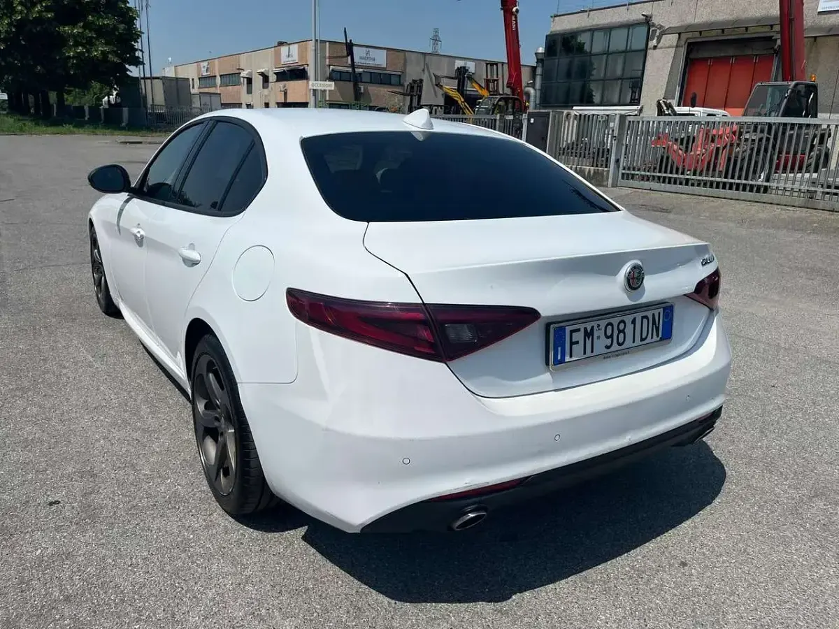 Usata Alfa Romeo Giulia 179 CV (131 kW) 2017 Bianco Berlina