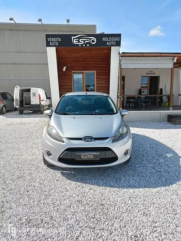 Usata Ford Fiesta 82 CV (60 kW) 2011 Grigio Utilitaria