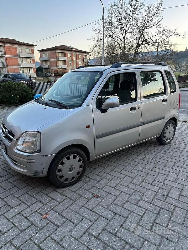 Usata Opel Agila 75 CV (55 kW) 2003 Grigio Utilitaria