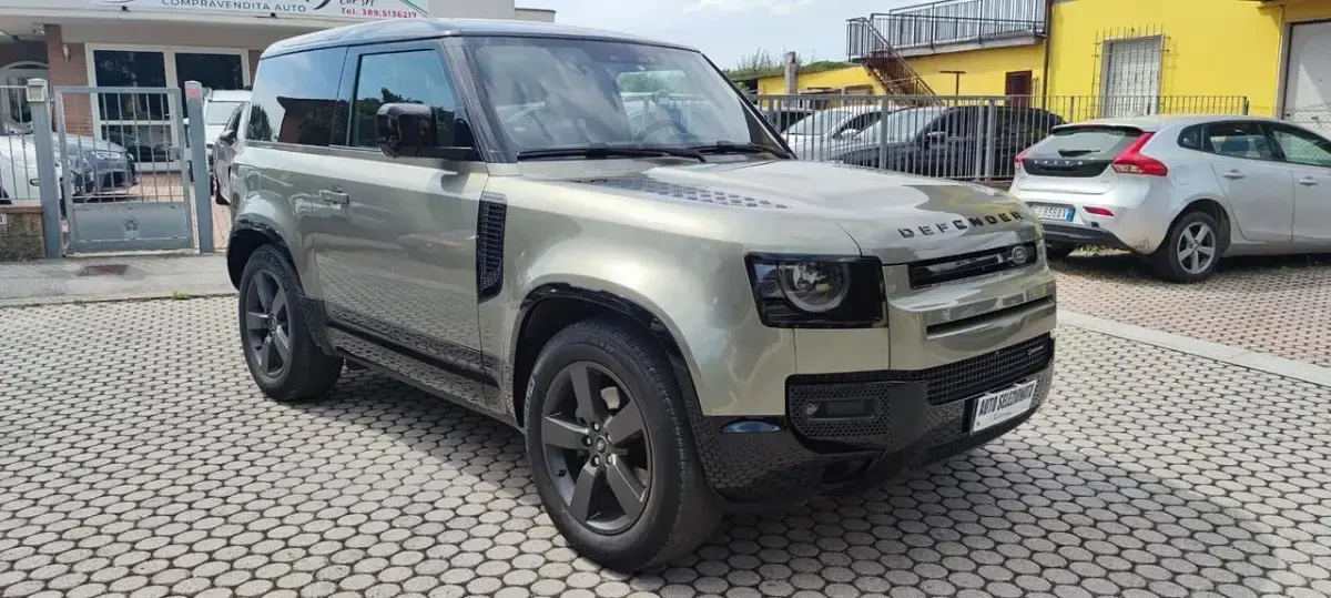 Usata Land Rover Defender SE Dynamic 249 CV (183 kW) 2022 Verde SUV