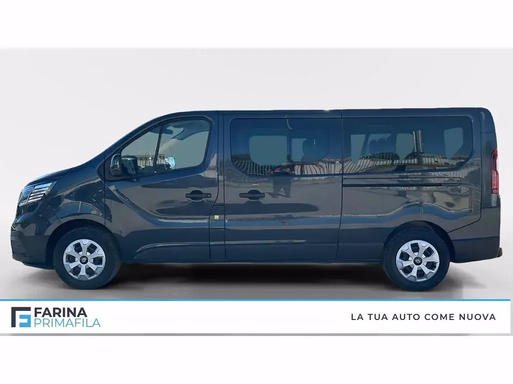 Usata Renault Trafic 150 CV (110 kW) 2024 Gray Monovolume