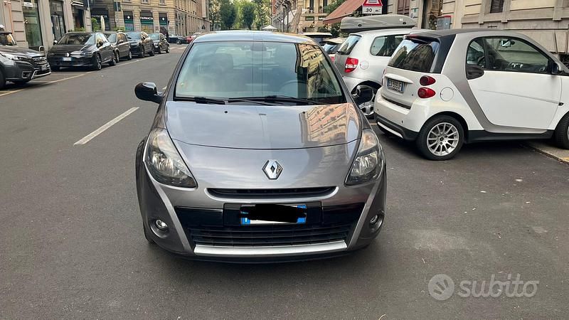 Usata Renault Clio II Dynamique 75 CV (55 kW) 2011 Grigio Utilitaria