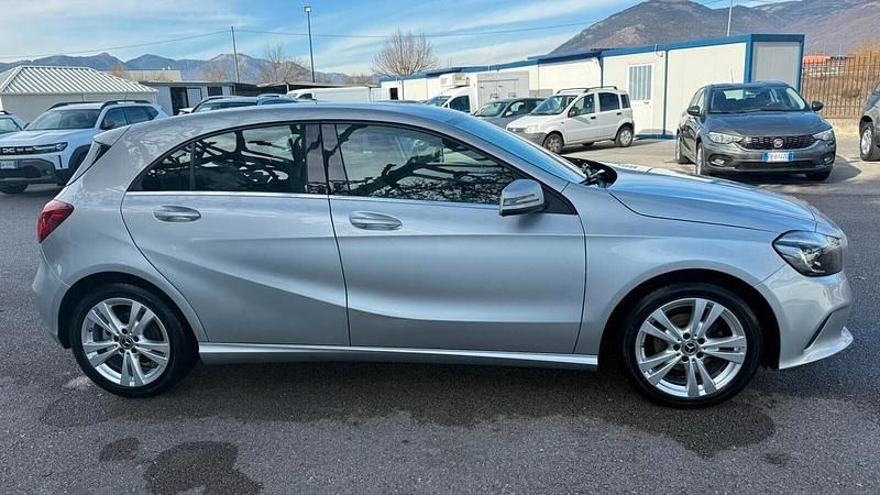 Usata Mercedes A180 109 CV (80 kW) 2017 Argento Berlina