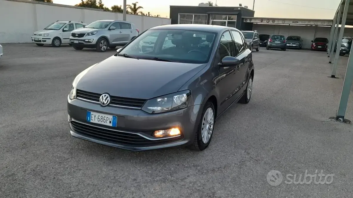 Usata VW Polo Trendline 75 CV (55 kW) 2015 Grigio Berlina