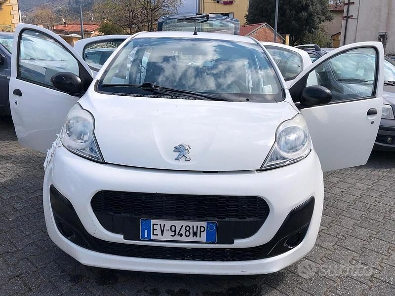 Usata Peugeot 107 68 CV (50 kW) 2014 Bianco Utilitaria