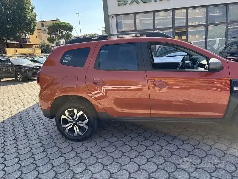 Usata Dacia Duster Journey 116 CV (85 kW) 2023 Arancione SUV