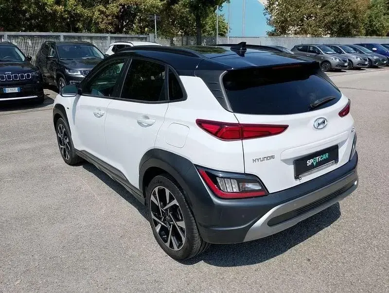 Usata Hyundai Kona 136 CV (100 kW) 2021 Bianco SUV