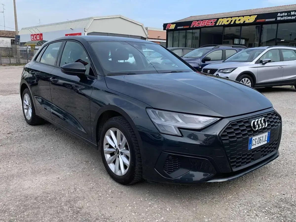 Usata Audi A3 116 CV (85 kW) 2023 Grigio manhattan Berlina