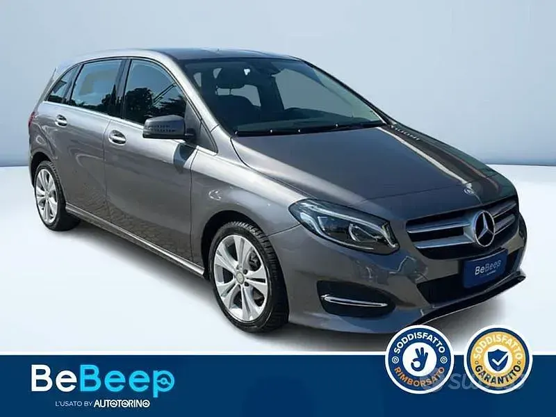 Usata Mercedes B180 Premium 109 CV (80 kW) 2016 Grigio metallizzato Utilitaria