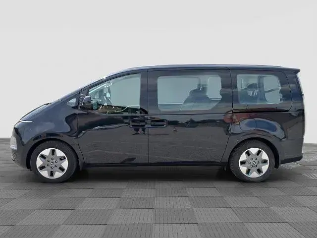 Usata Hyundai Staria 177 CV (130 kW) 2024 Moonlight blue Monovolume