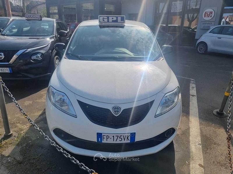 Usata Lancia Ypsilon Gold 69 CV (50 kW) 2018 Bianco Utilitaria