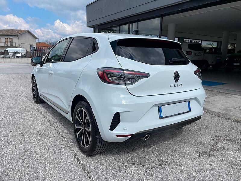 Usata Renault Clio V Techno 91 CV (66 kW) 2024 Bianco Berlina