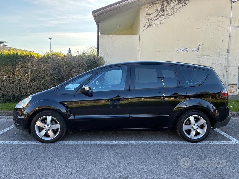 Usata Ford S-MAX Titanium 140 CV (102 kW) 2008 Nero Monovolume