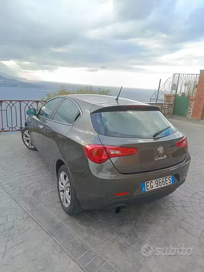 Usata Alfa Romeo Giulietta 105 CV (77 kW) 2011 Grigio Utilitaria