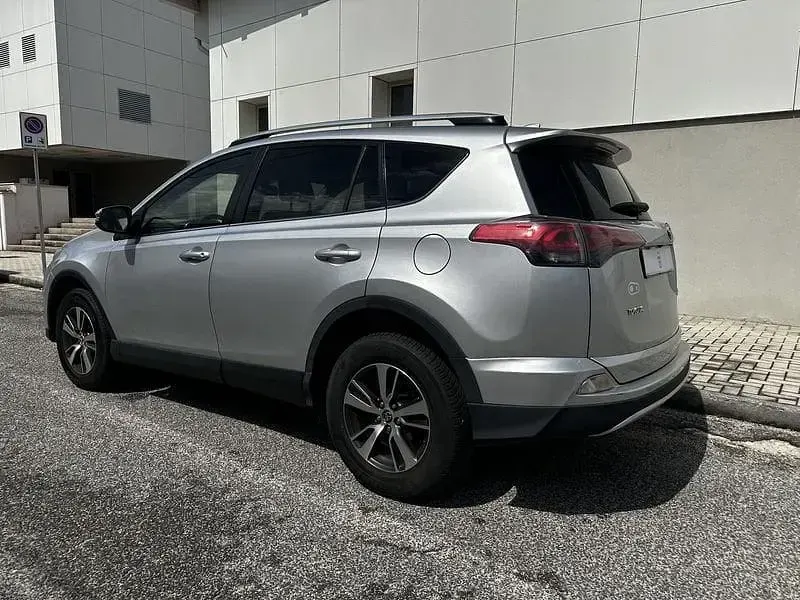 Usata Toyota RAV4 Active 143 CV (105 kW) 2016 Grigio SUV