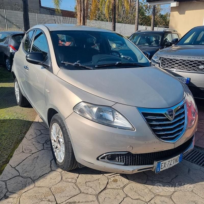 Usata Lancia Ypsilon Silver 85 CV (62 kW) 2014 Giallo Utilitaria