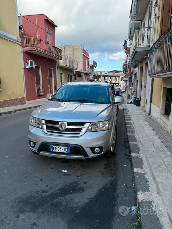 Grigio Usata 2013 Fiat Freemont SUV | 8500 € (Cara) - Immagine 1/4