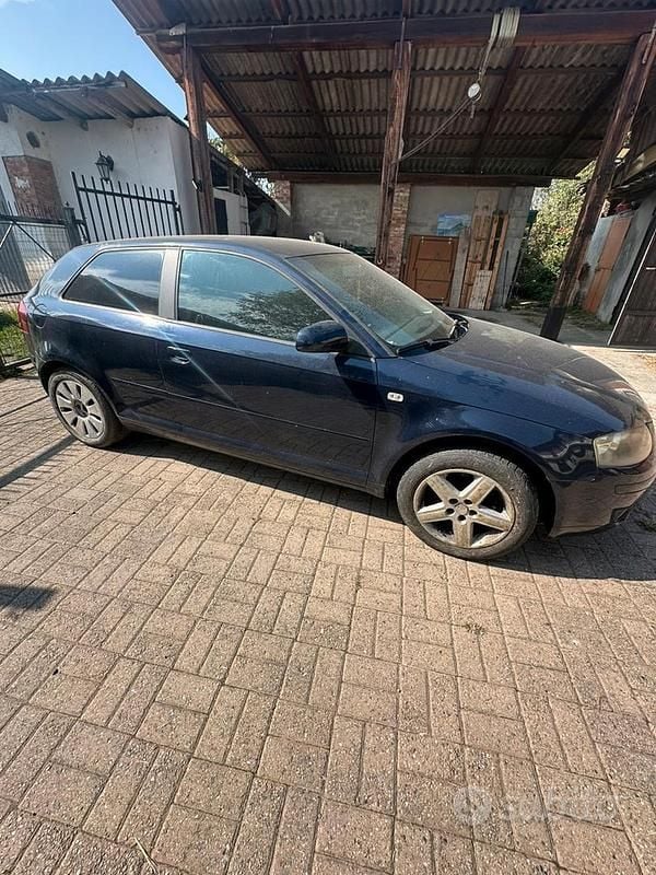 Blu Usata 2003 Audi A3 Ambiente Tre volumi | 1000 € (Super prezzo) - Immagine 1/4