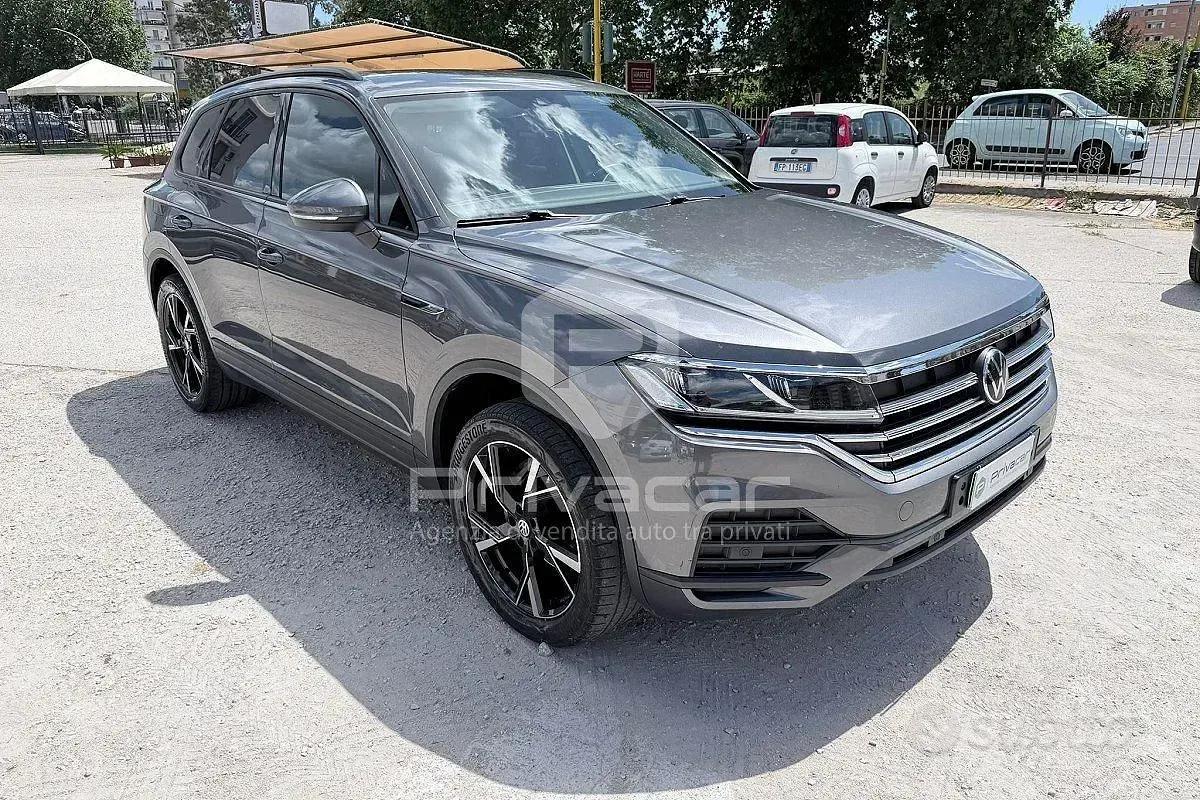 Usata VW Touareg 286 CV (210 kW) 2021 Grigio SUV