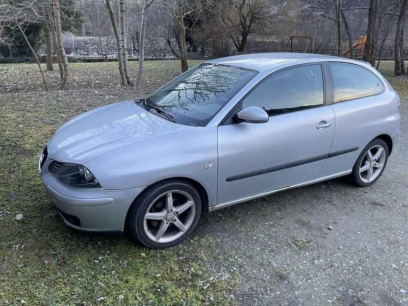 Usata Seat Ibiza Sport 101 CV (74 kW) 2005 Argento Utilitaria