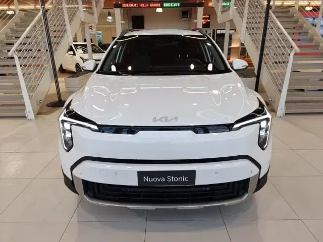 Nuova Kia Stonic Style 116 CV (85 kW) 2026 Bianco pastello SUV
