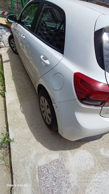 Usata Kia Rio 77 CV (56 kW) 2017 Utilitaria