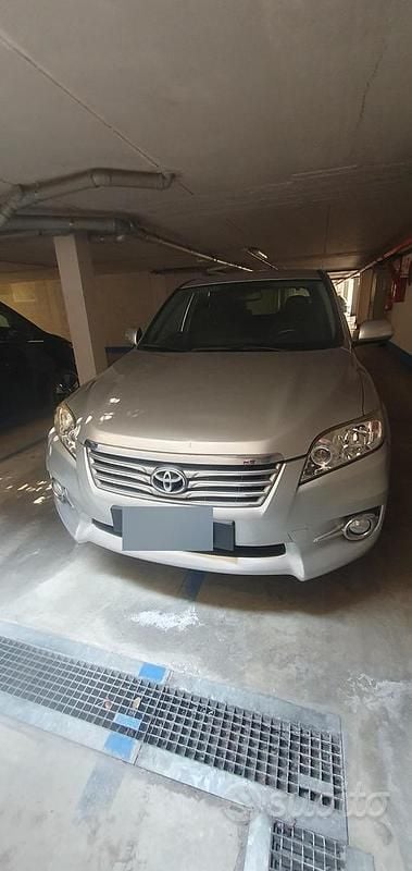 Usata Toyota RAV4 150 CV (110 kW) 2012 Grigio SUV