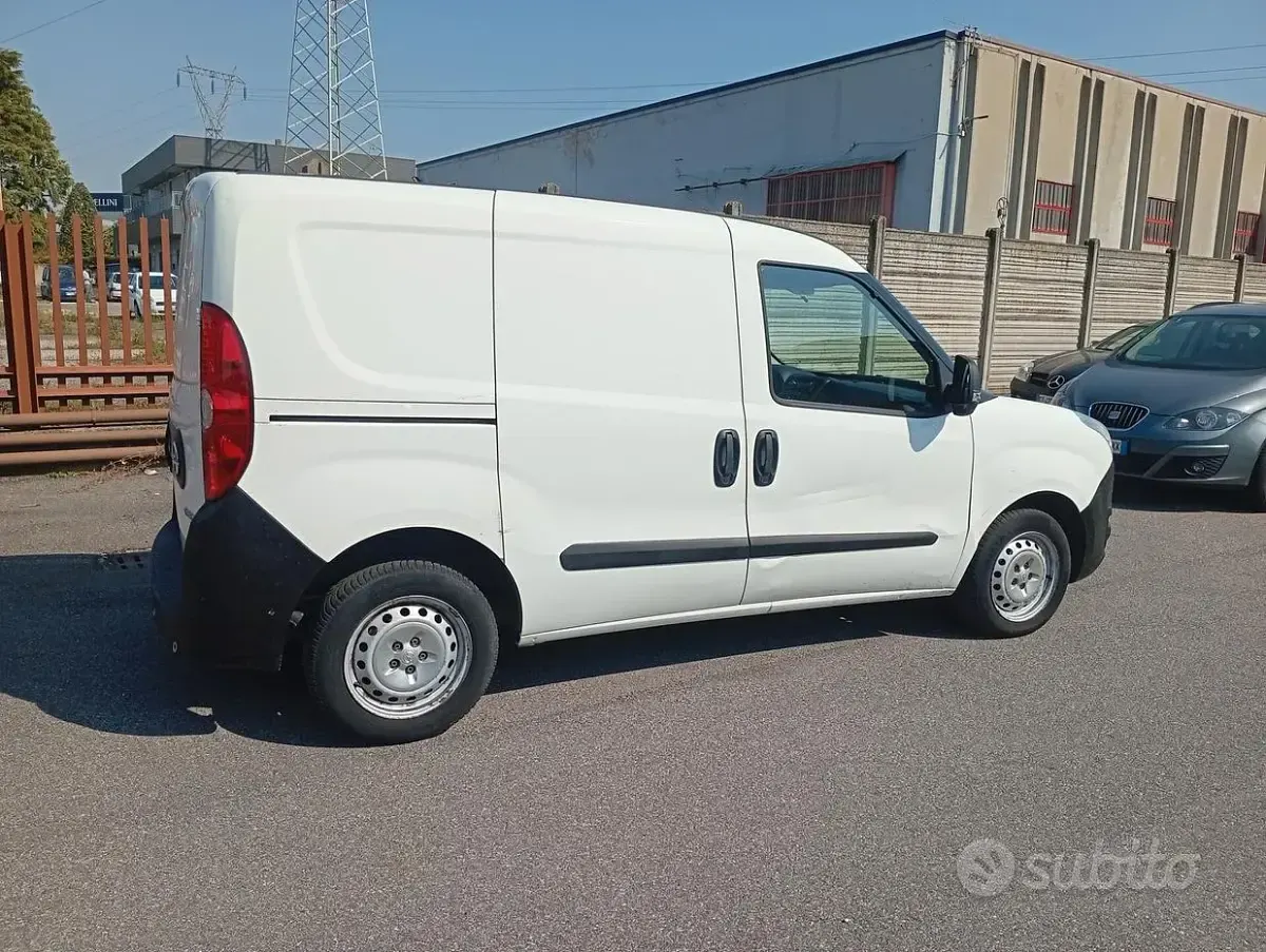 Usata Opel Combo 95 CV (69 kW) 2017 Bianco Monovolume
