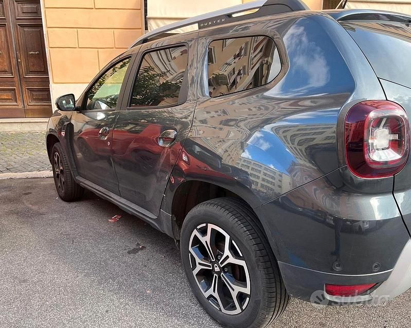 Usata Dacia Duster Prestige 101 CV (74 kW) 2020 Grigio SUV