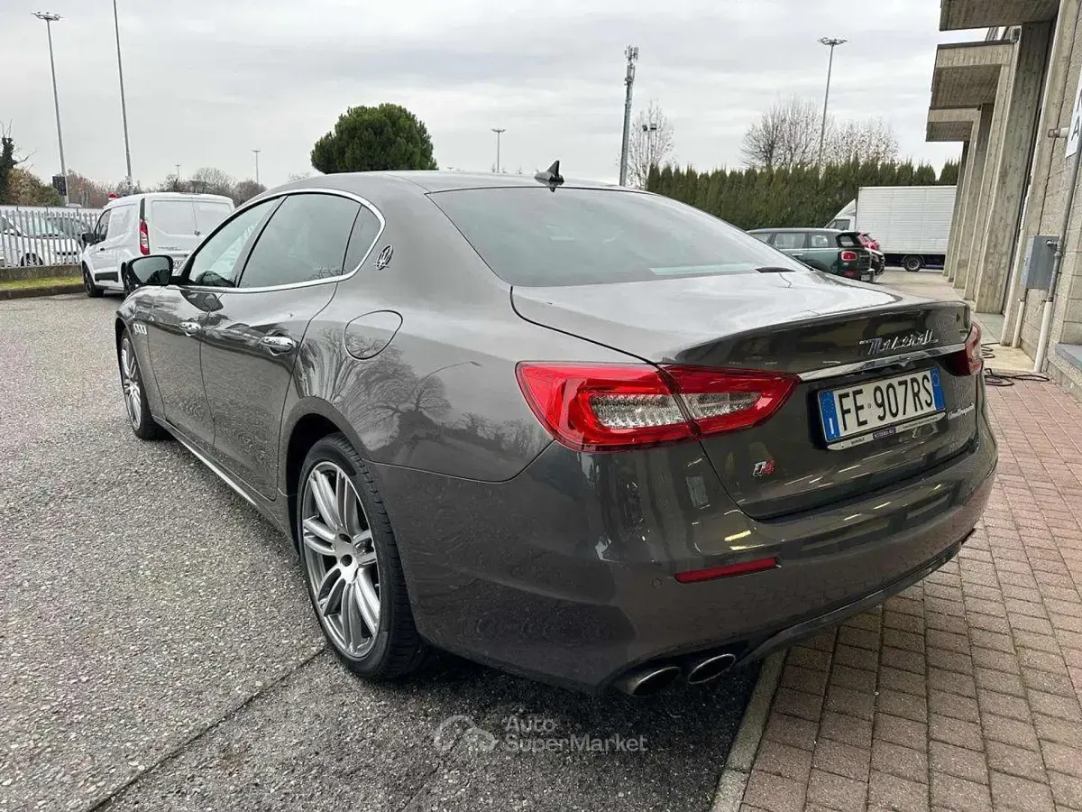Begagnad Maserati Quattroporte GranLusso 409 HK (300 kW) 2016 Grå Sedan