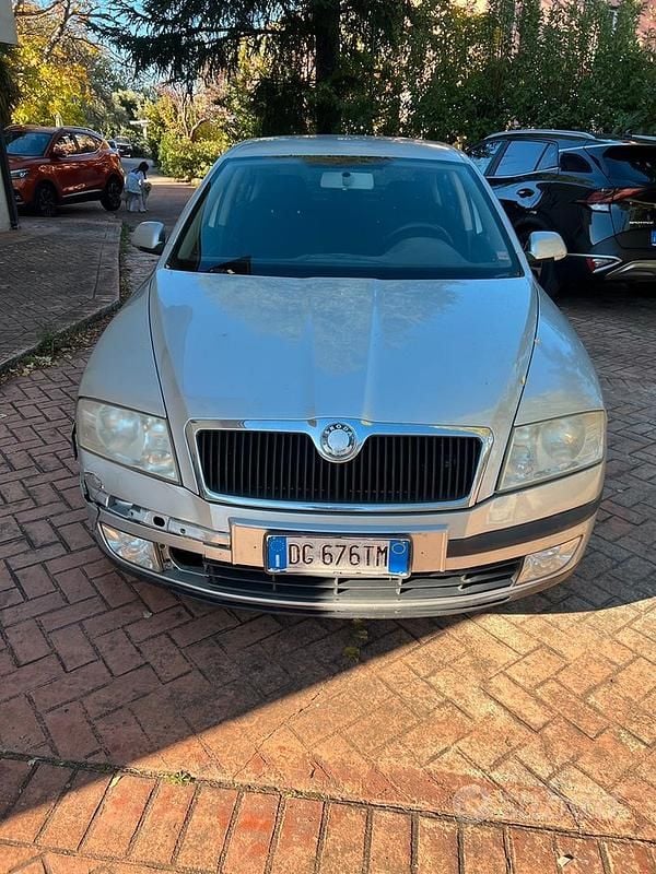 Grigio Usata 2007 Skoda Octavia Tre volumi | 1500 € (Ottimo prezzo) - Immagine 1/4