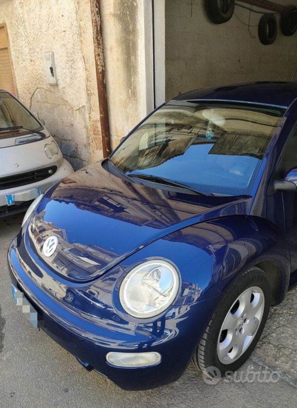 Usata VW New Beetle 101 CV (74 kW) 2005 Blu Utilitaria