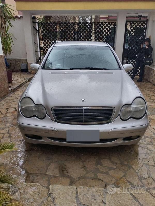 Usata Mercedes 220 2004 Grigio Berlina