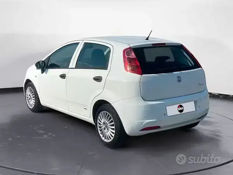 Usata Fiat Grande Punto Active 65 CV (47 kW) 2008 Bianco Utilitaria