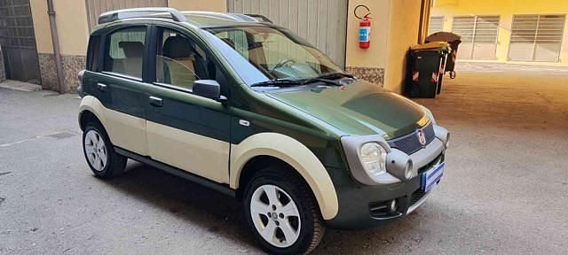 Usata Fiat Panda 4x4 Cross 70 CV (51 kW) 2009 Verde Utilitaria