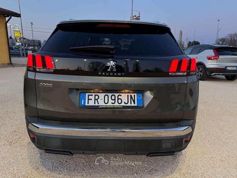 Usata Peugeot 3008 Allure 131 CV (96 kW) 2018 Verde SUV