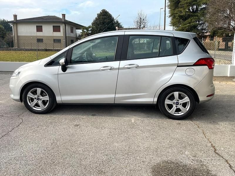Usata Ford B-MAX Titanium 75 CV (55 kW) 2015 Grigio Monovolume