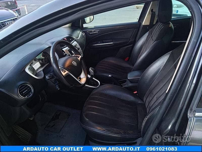 Usata Lancia Delta Gold 120 CV (88 kW) 2012 Grigio Utilitaria