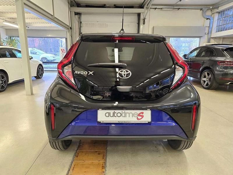 Usata Toyota Aygo X Trend 72 CV (52 kW) 2023 Juniper blue & black SUV