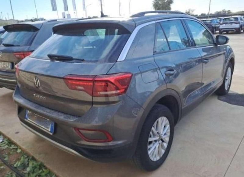 Usata VW T-Roc Life 110 CV (80 kW) 2023 Indium grey SUV