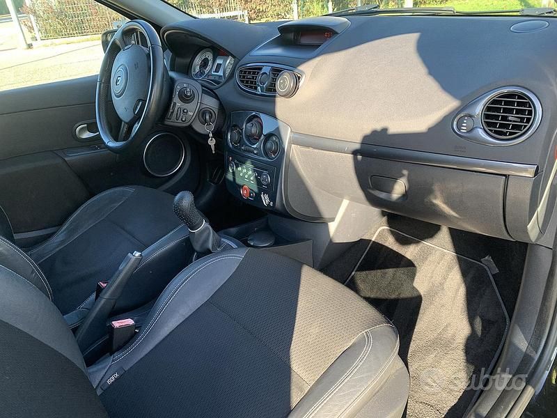 Usata Renault Clio II LE 75 CV (55 kW) 2008 Nero Utilitaria
