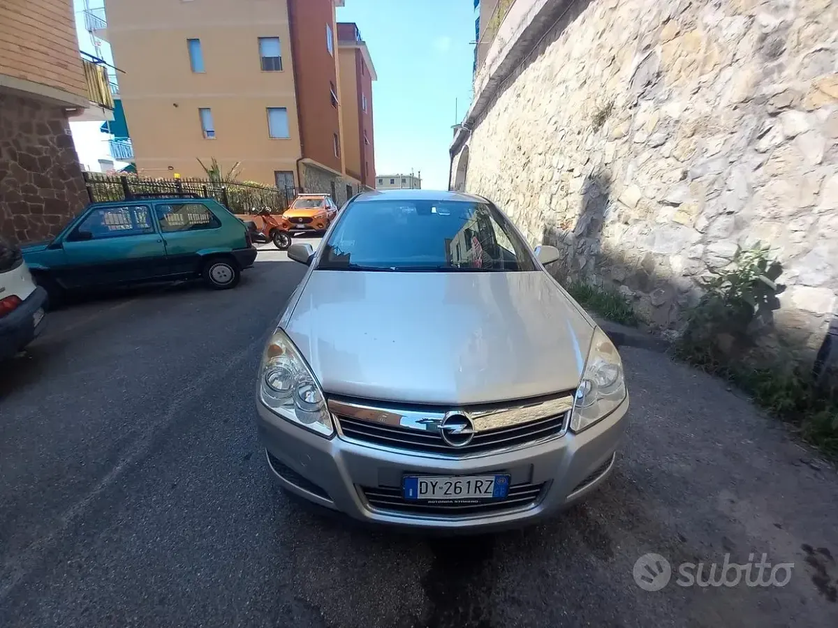Usata Opel Astra 110 CV (80 kW) 2009 Giallo Berlina