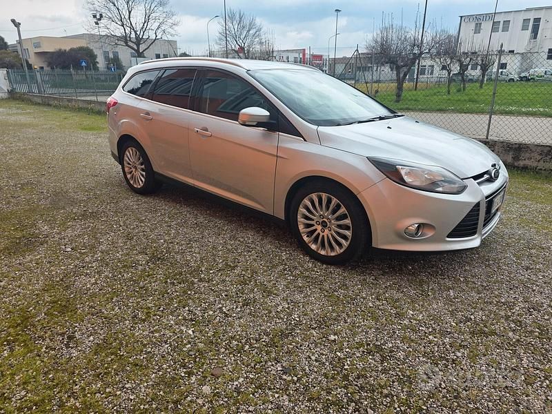 Usata Ford Focus Titanium 115 CV (84 kW) 2011 Grigio Station wagon