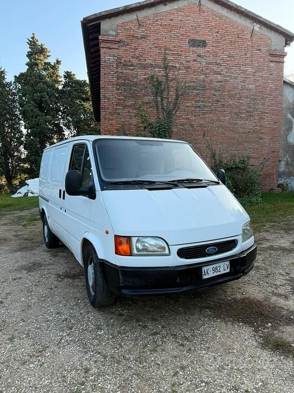 Usata Ford Transit 76 CV (55 kW) 1996 Bianco Berlina