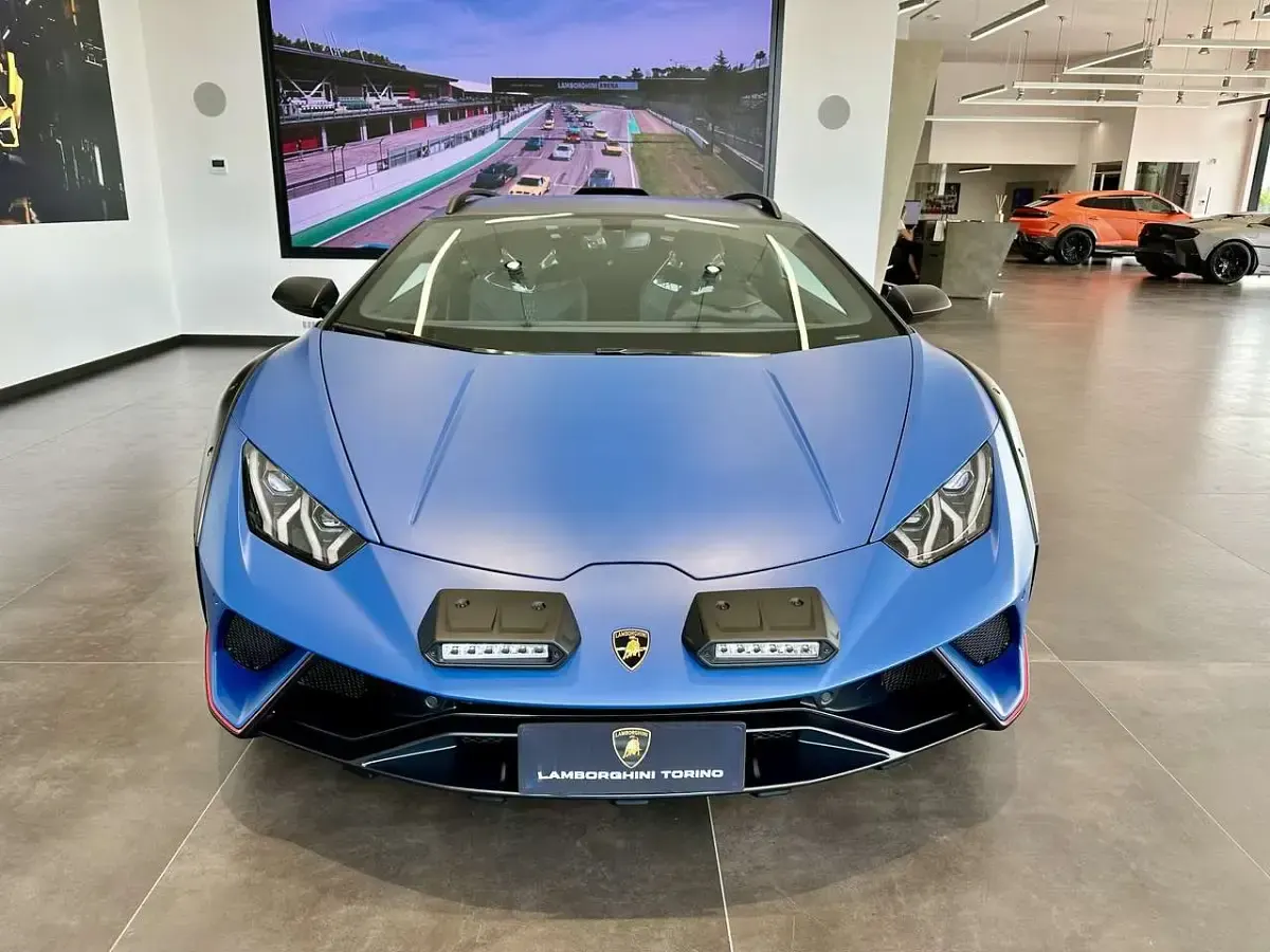 Usata Lamborghini Huracán 610 CV (448 kW) 2023 Blu grifo Coupé