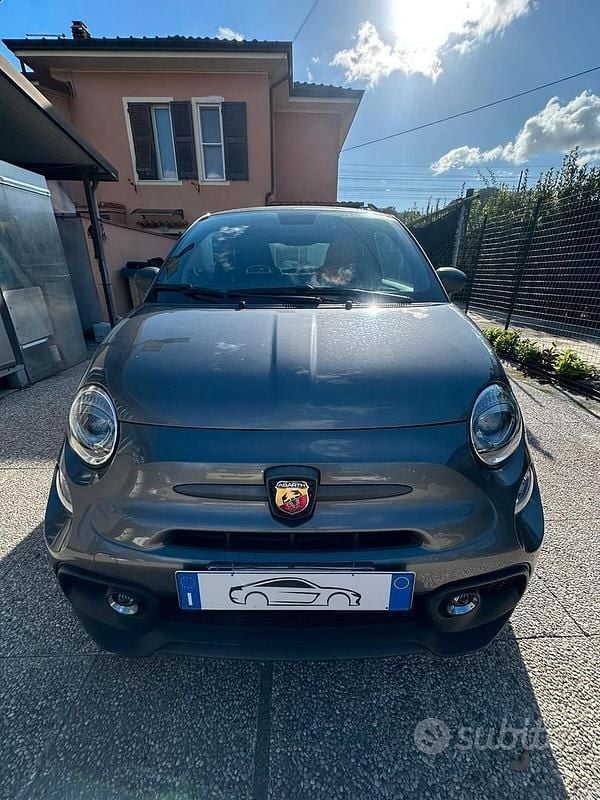 Grigio Usata 2023 Abarth 595 Tre volumi | 19.500 € (Ottimo prezzo) - Immagine 1/4