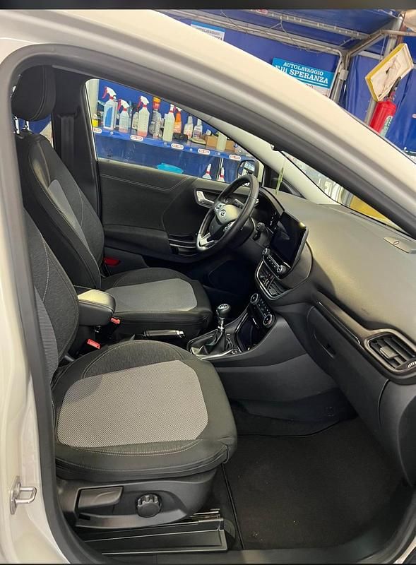 Usata Ford Puma Titanium 120 CV (88 kW) 2020 Grigio Monovolume